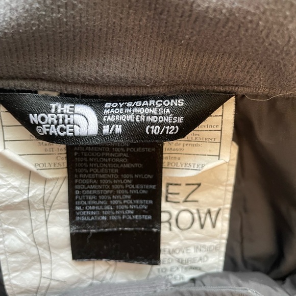 Boys 10/12 North Face snow pants. Good condition with some wear on the cuffs. - Picture 2 of 4
